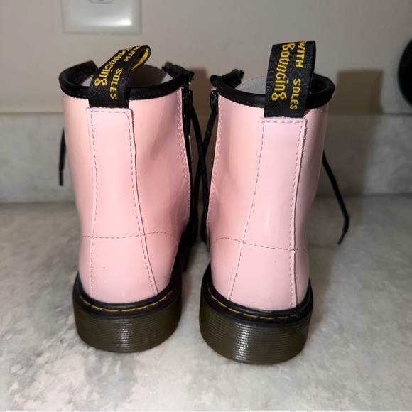Dr. Marten Women’s 1460 Leather Combat & Lace-Up Boots Pale Pink Delaney Size 5 - Picture 3 of 5